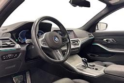 valkoinen BMW 320 2021 kuva 7.