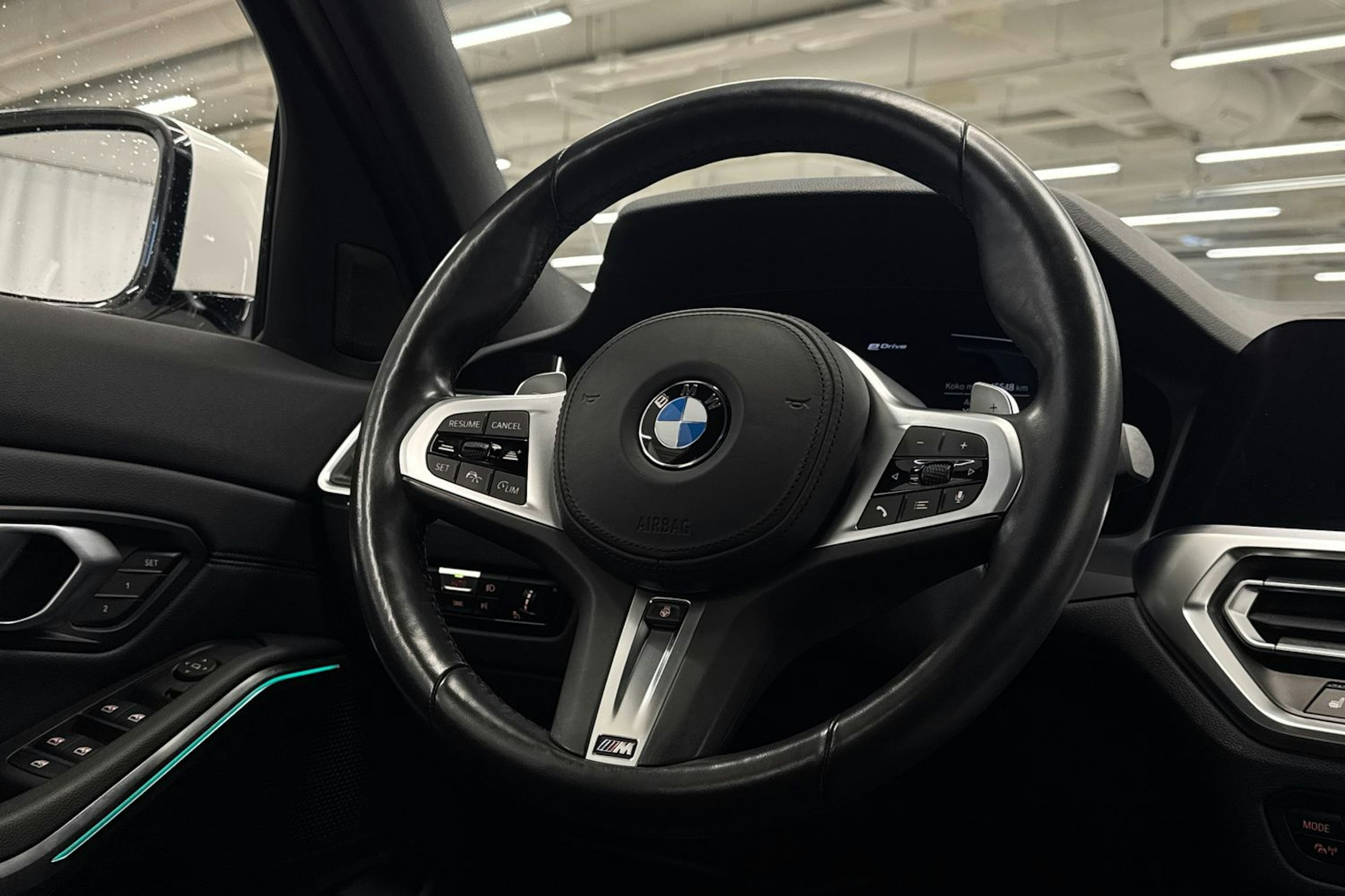valkoinen BMW 320 2021 kuva 15.