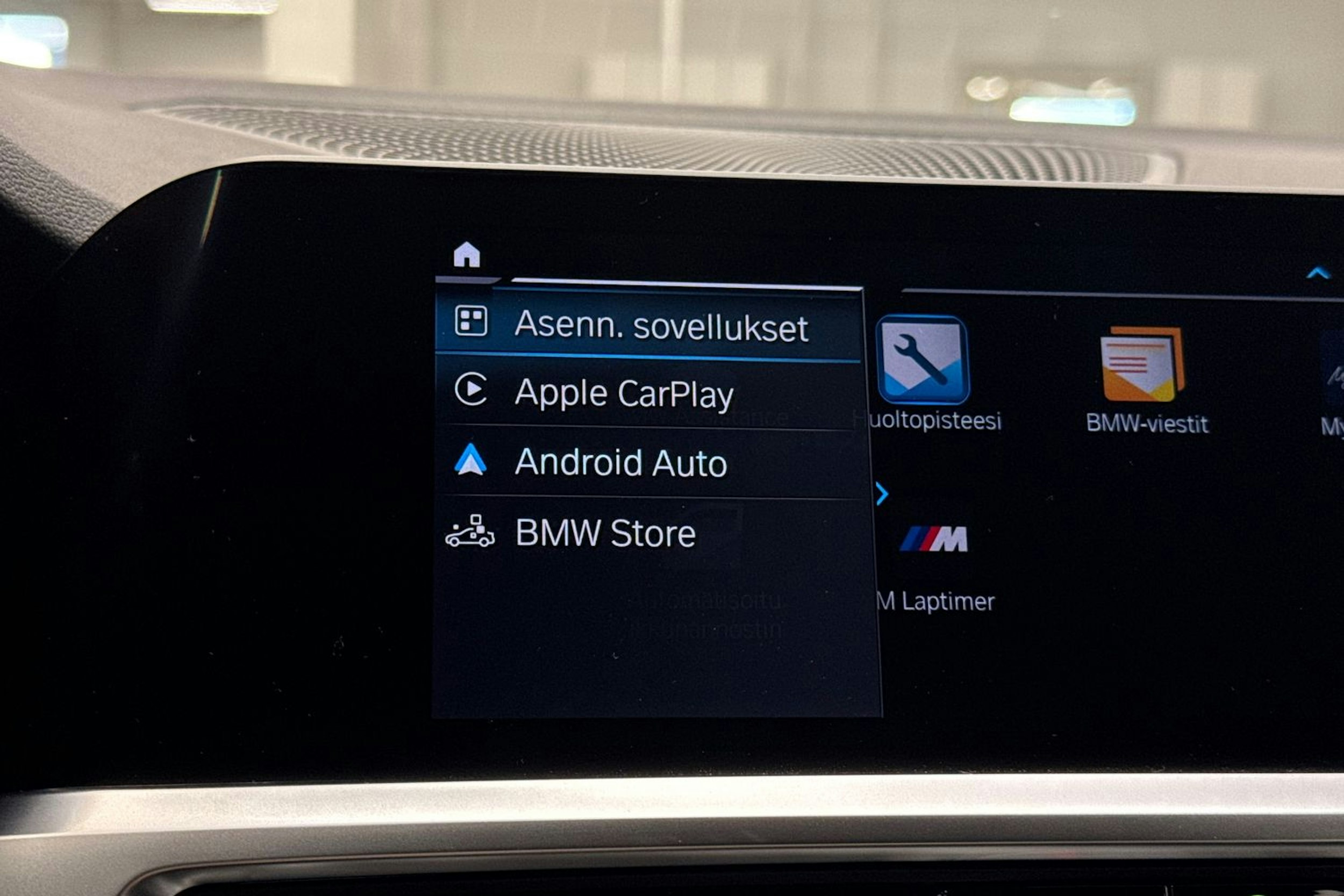 valkoinen BMW 320 2021 kuva 32.