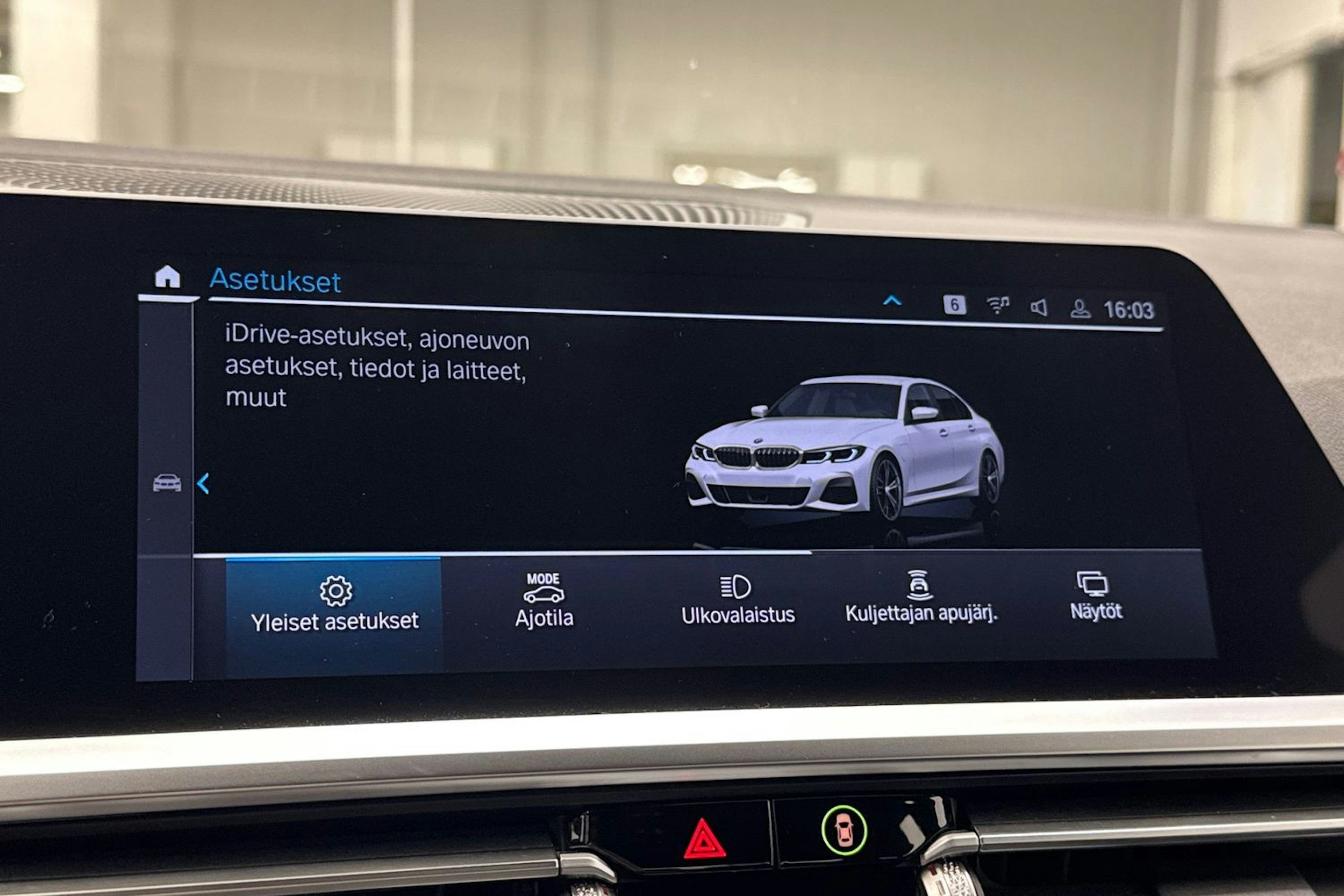 valkoinen BMW 320 2021 kuva 34.