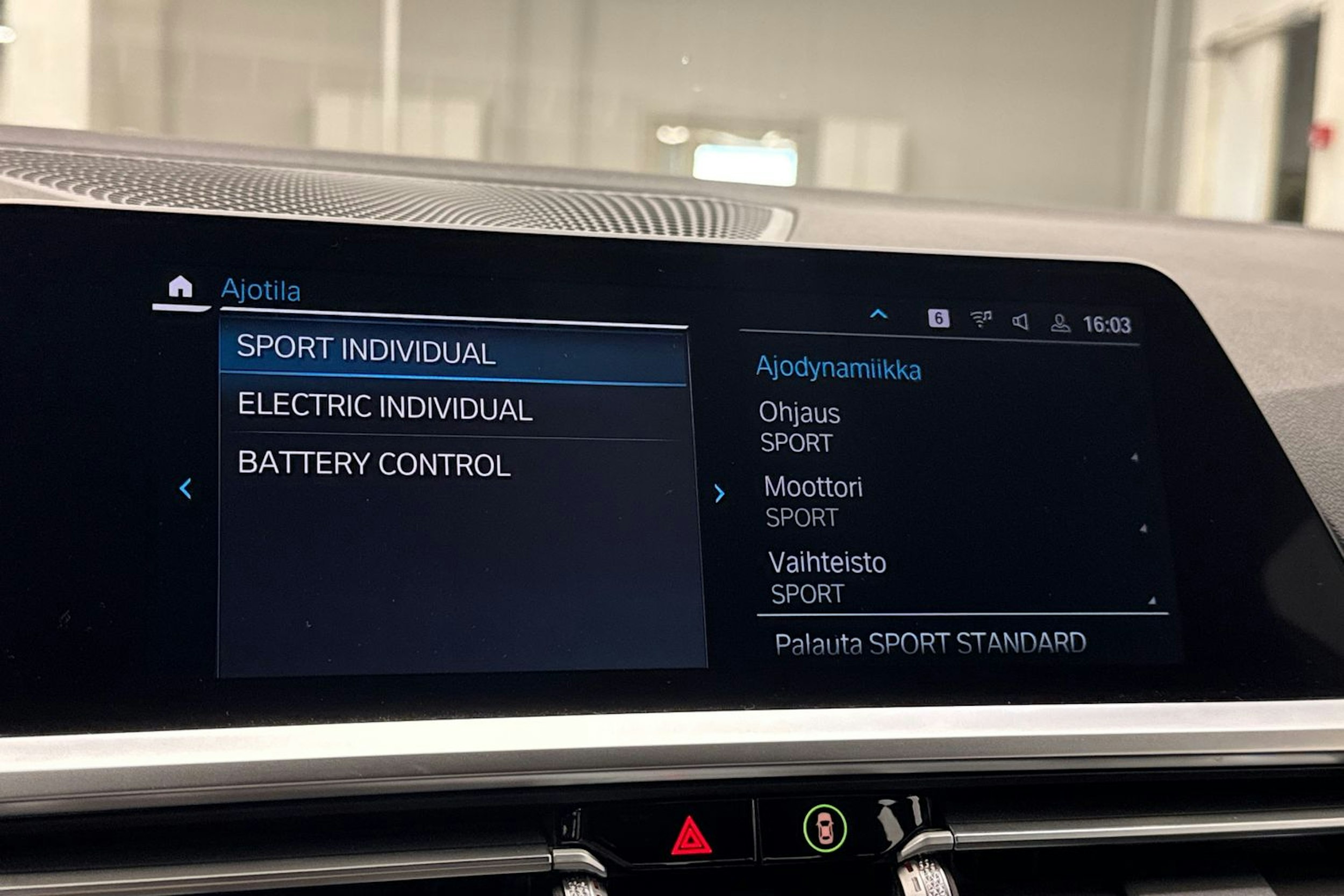 valkoinen BMW 320 2021 kuva 35.