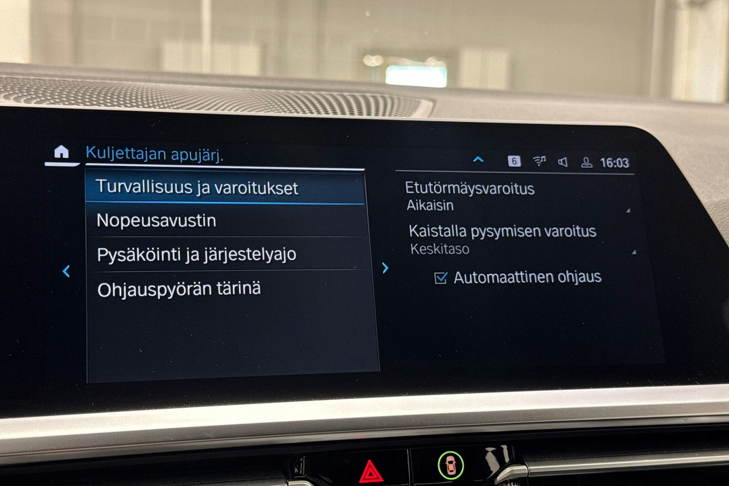 valkoinen BMW 320 2021 kuva 36.