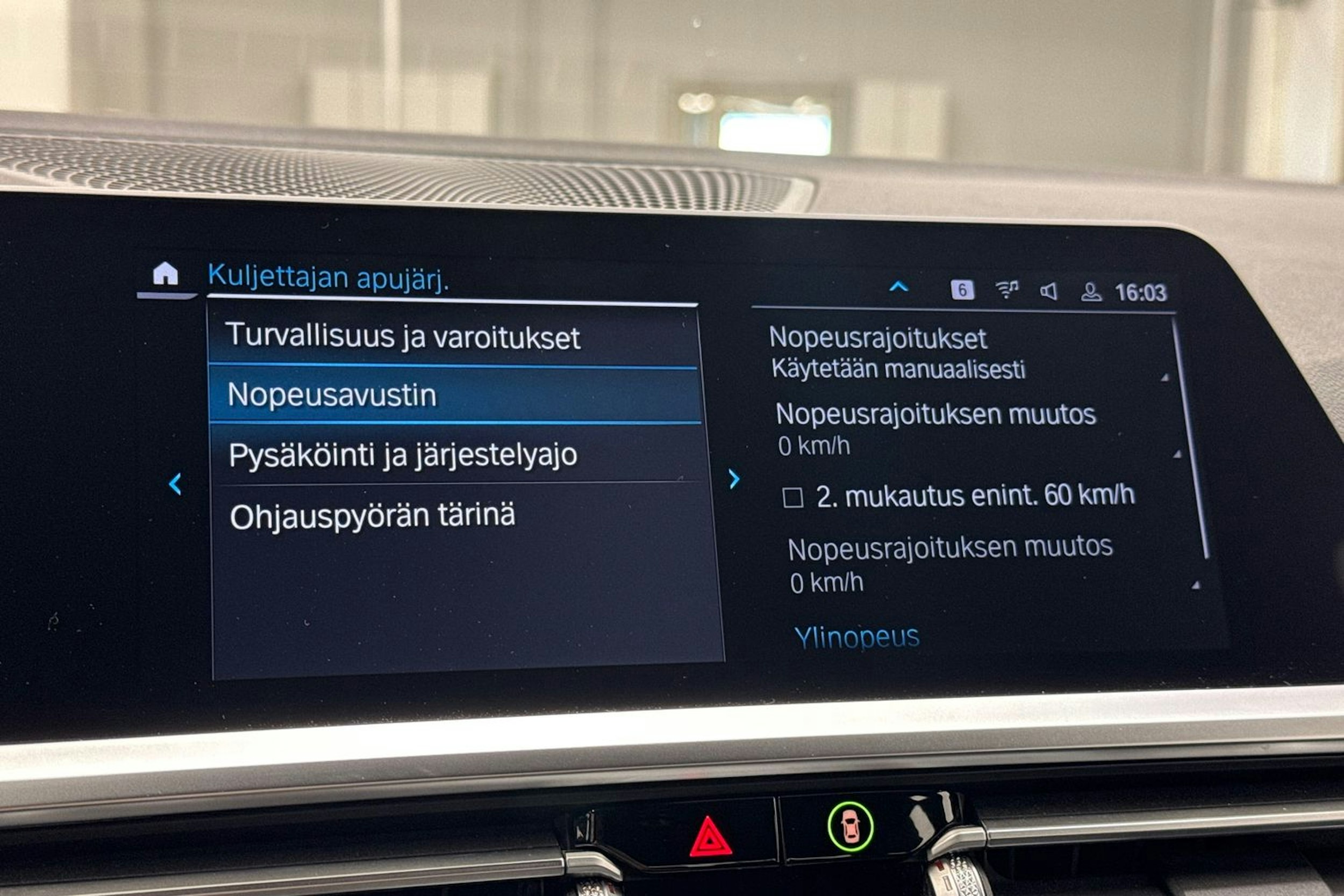 valkoinen BMW 320 2021 kuva 37.