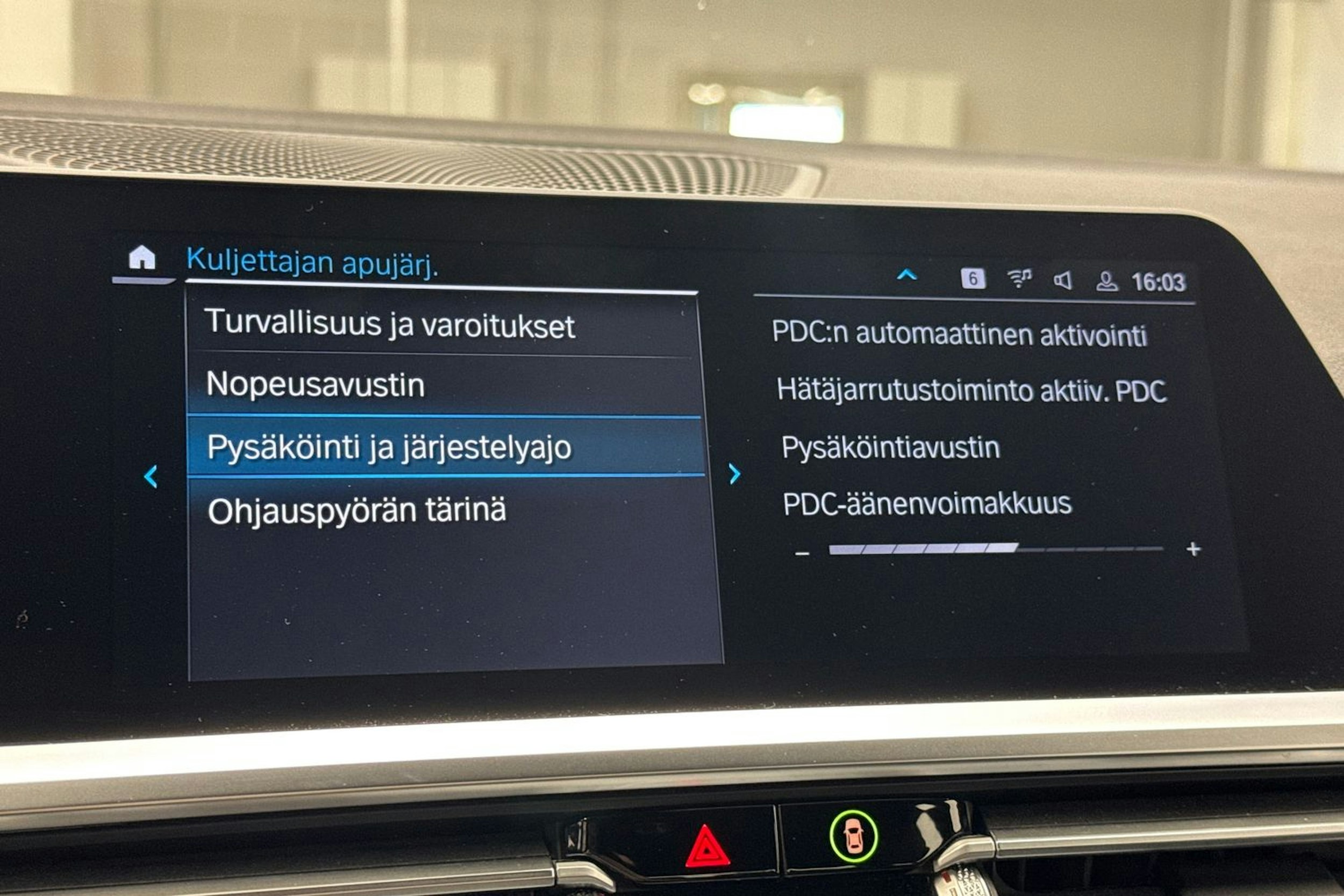 valkoinen BMW 320 2021 kuva 38.
