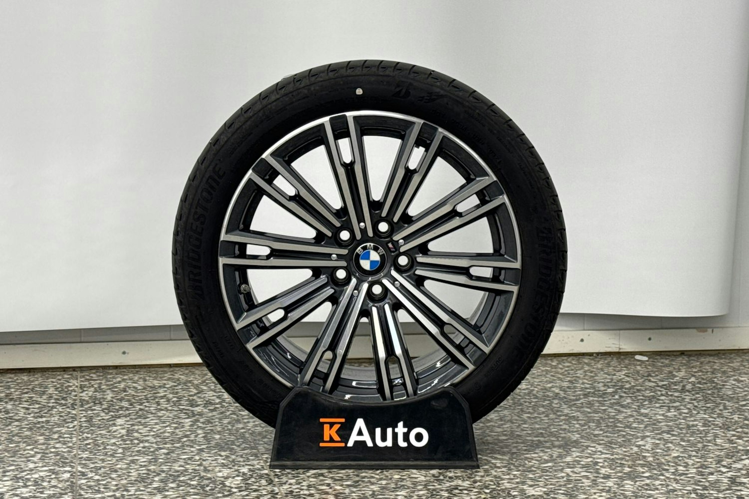 valkoinen BMW 320 2021 kuva 45.