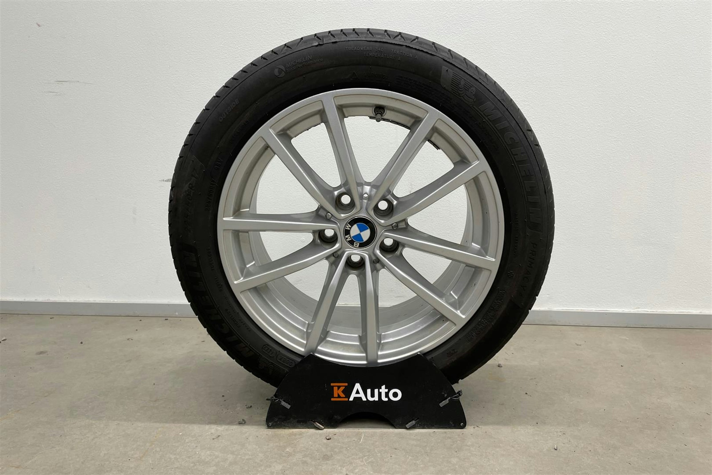 musta BMW 320 2021 kuva 11.