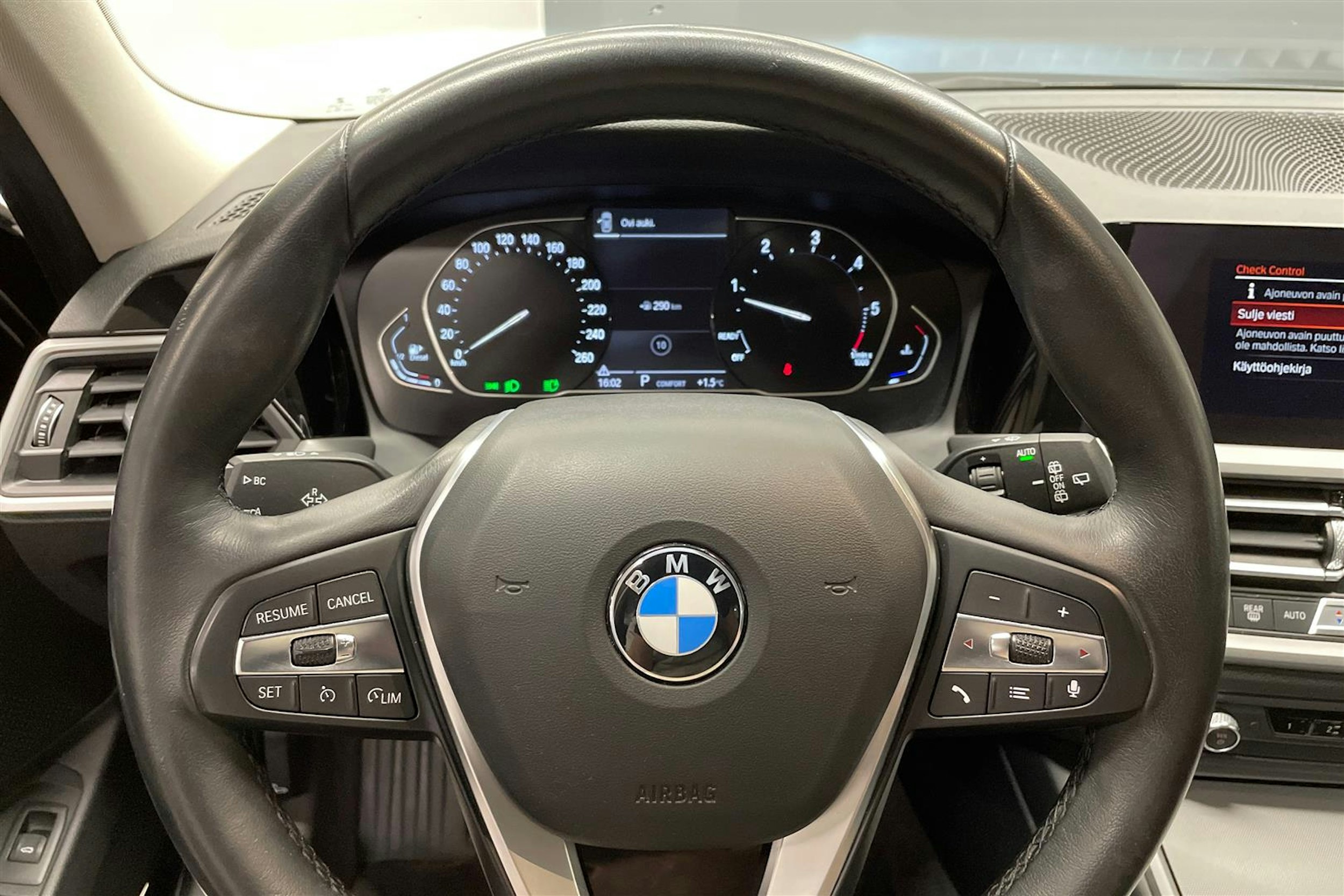 musta BMW 320 2021 kuva 12.