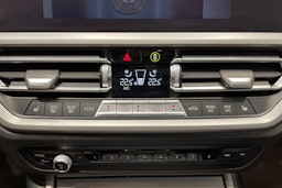 musta BMW 320 2021 kuva 18.