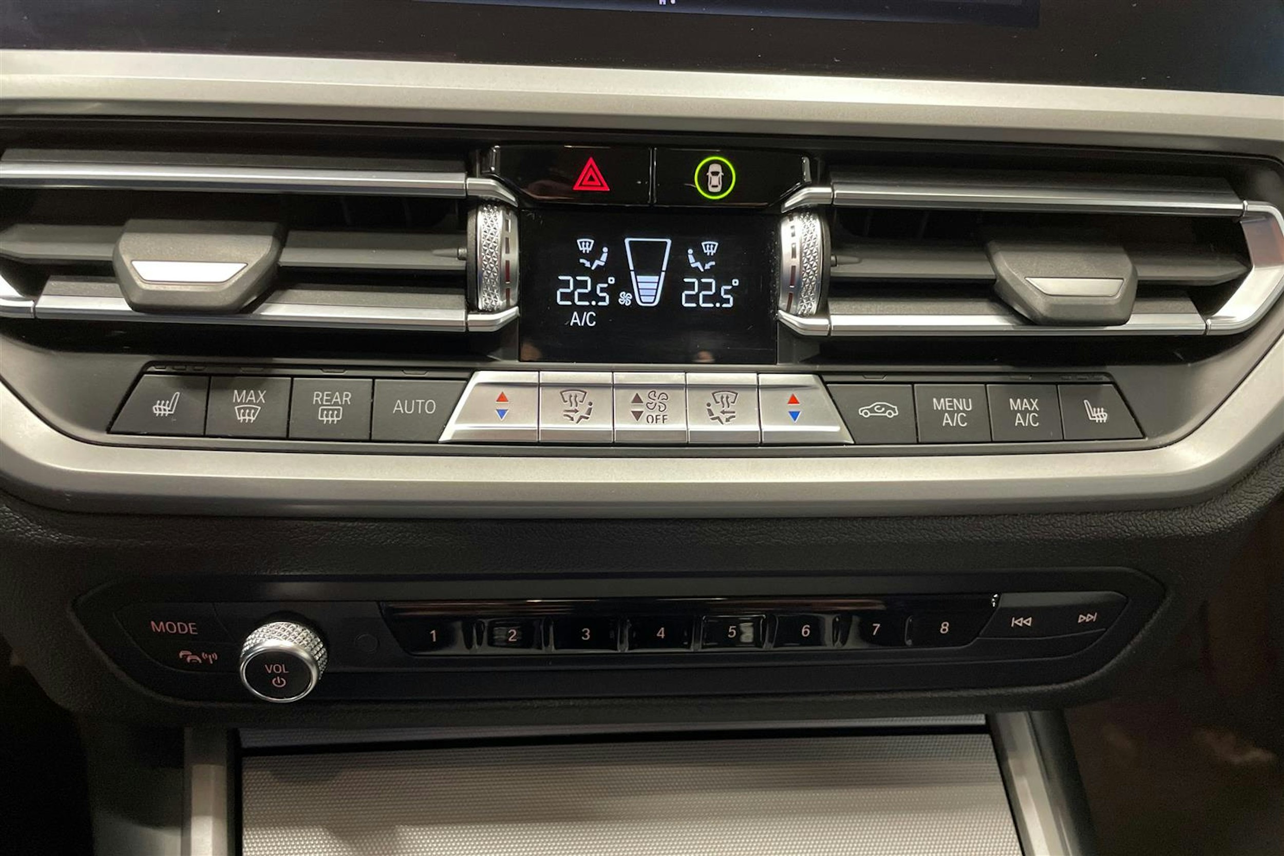 musta BMW 320 2021 kuva 24.