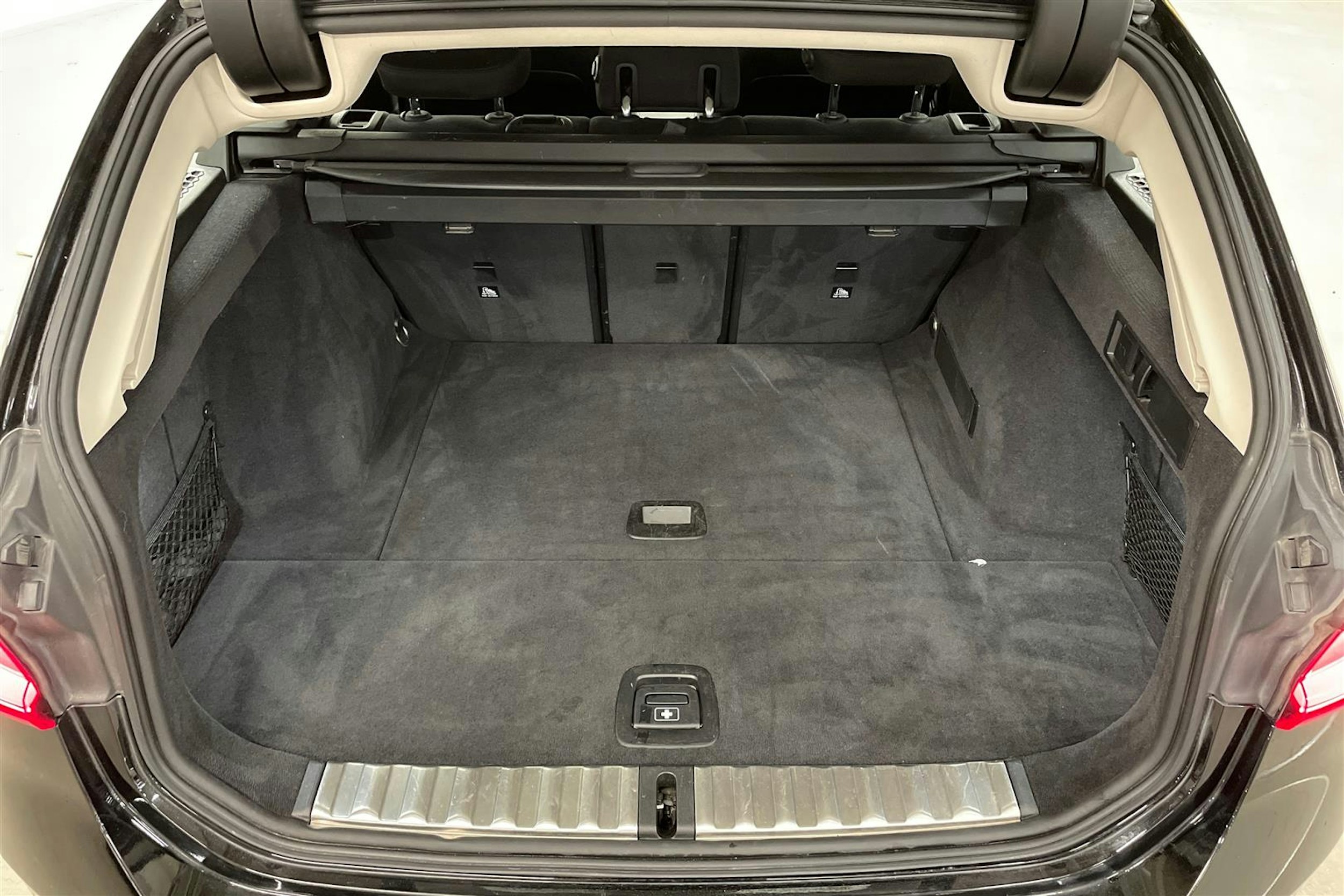 musta BMW 320 2021 kuva 26.