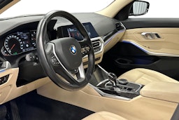 musta BMW 320 2021 kuva 7.