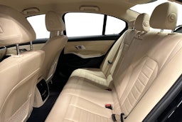 musta BMW 320 2021 kuva 10.