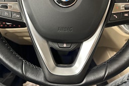 musta BMW 320 2021 kuva 16.