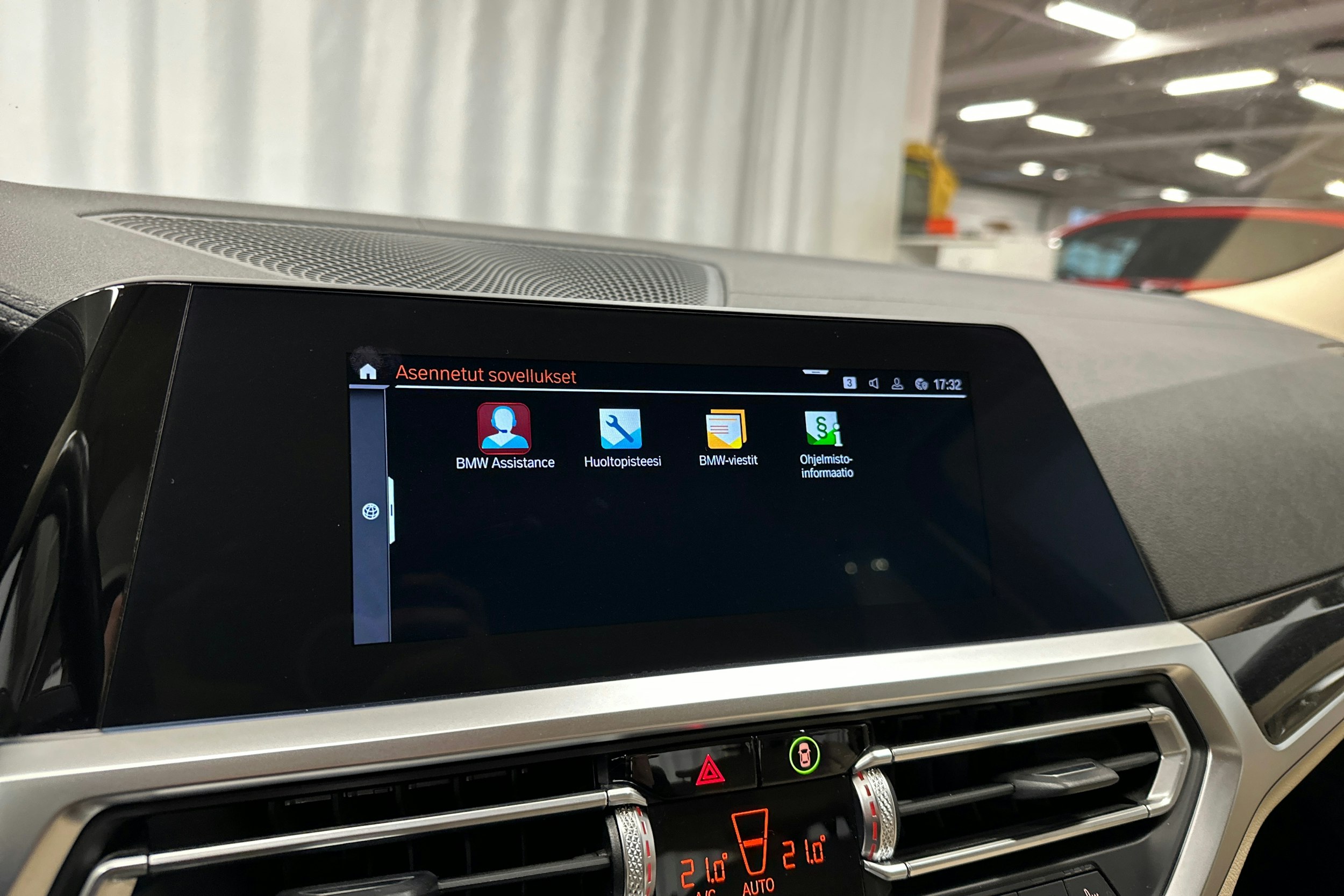 musta BMW 320 2021 kuva 20.