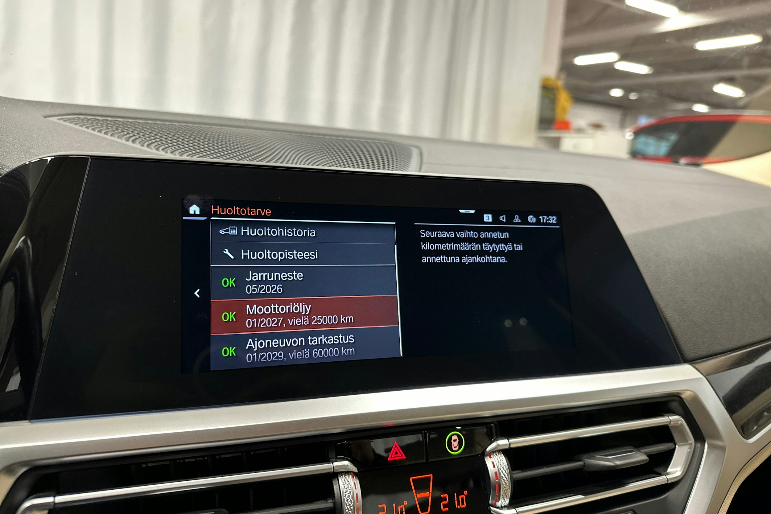 musta BMW 320 2021 kuva 22.