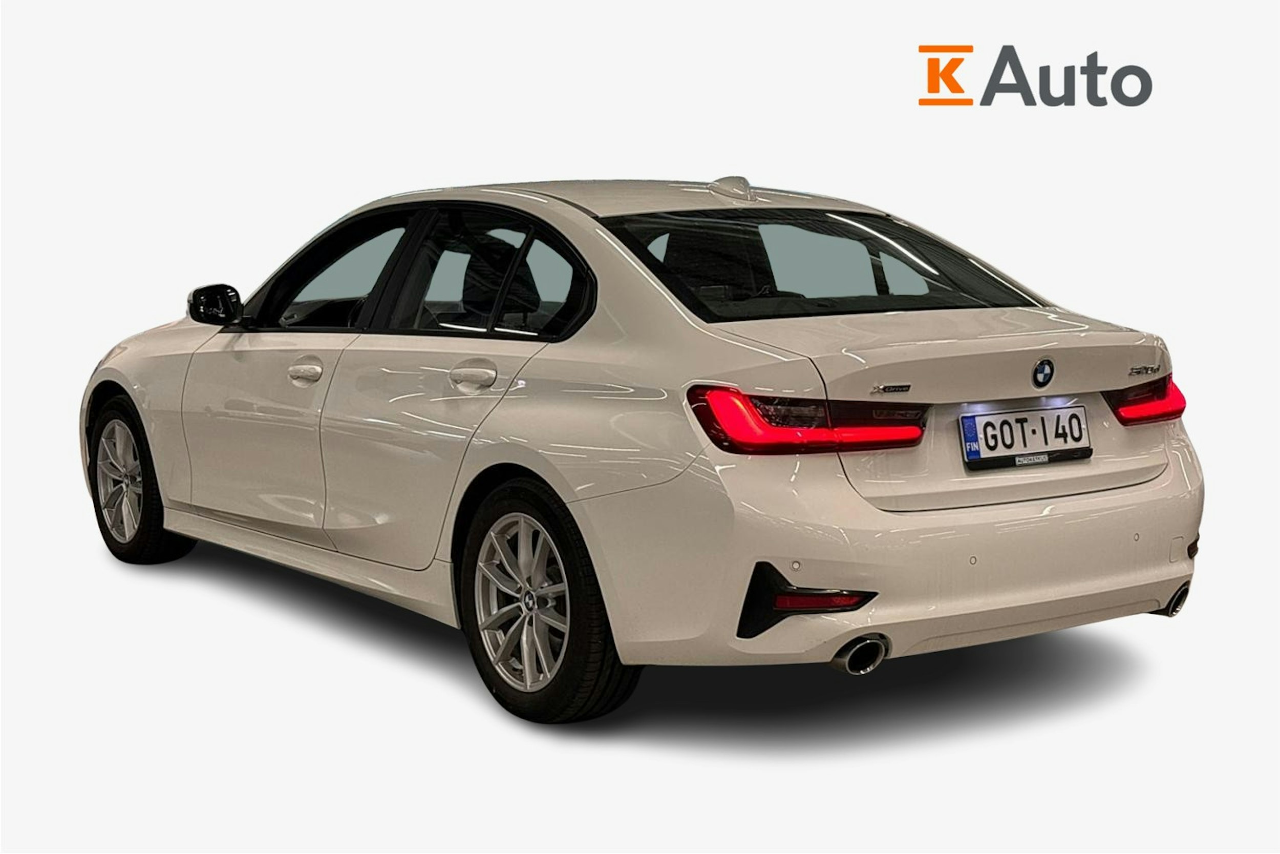 valkoinen BMW 320 2021 kuva 2.