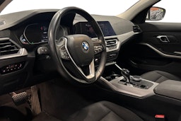 valkoinen BMW 320 2021 kuva 3.