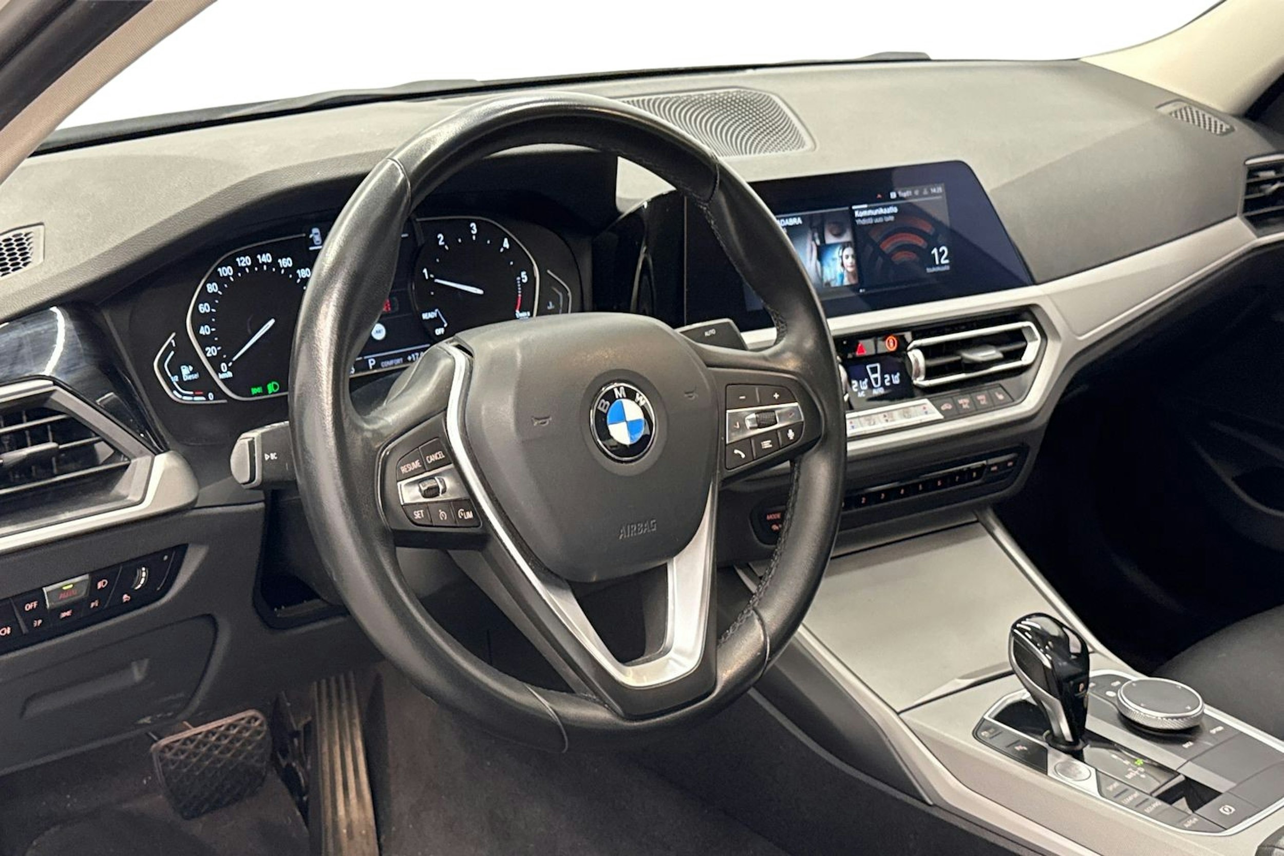 valkoinen BMW 320 2021 kuva 7.