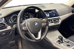 valkoinen BMW 320 2021 kuva 7.