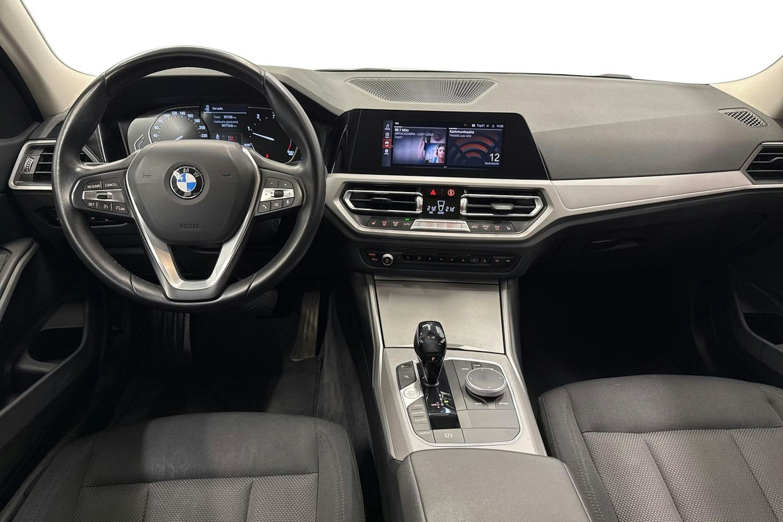 valkoinen BMW 320 2021 kuva 9.