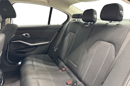 valkoinen BMW 320 2021 kuva 10.