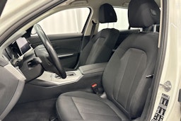 valkoinen BMW 320 2021 kuva 14.