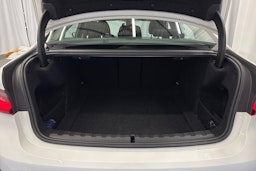 valkoinen BMW 320 2021 kuva 15.
