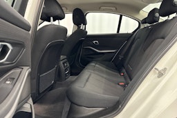valkoinen BMW 320 2021 kuva 17.
