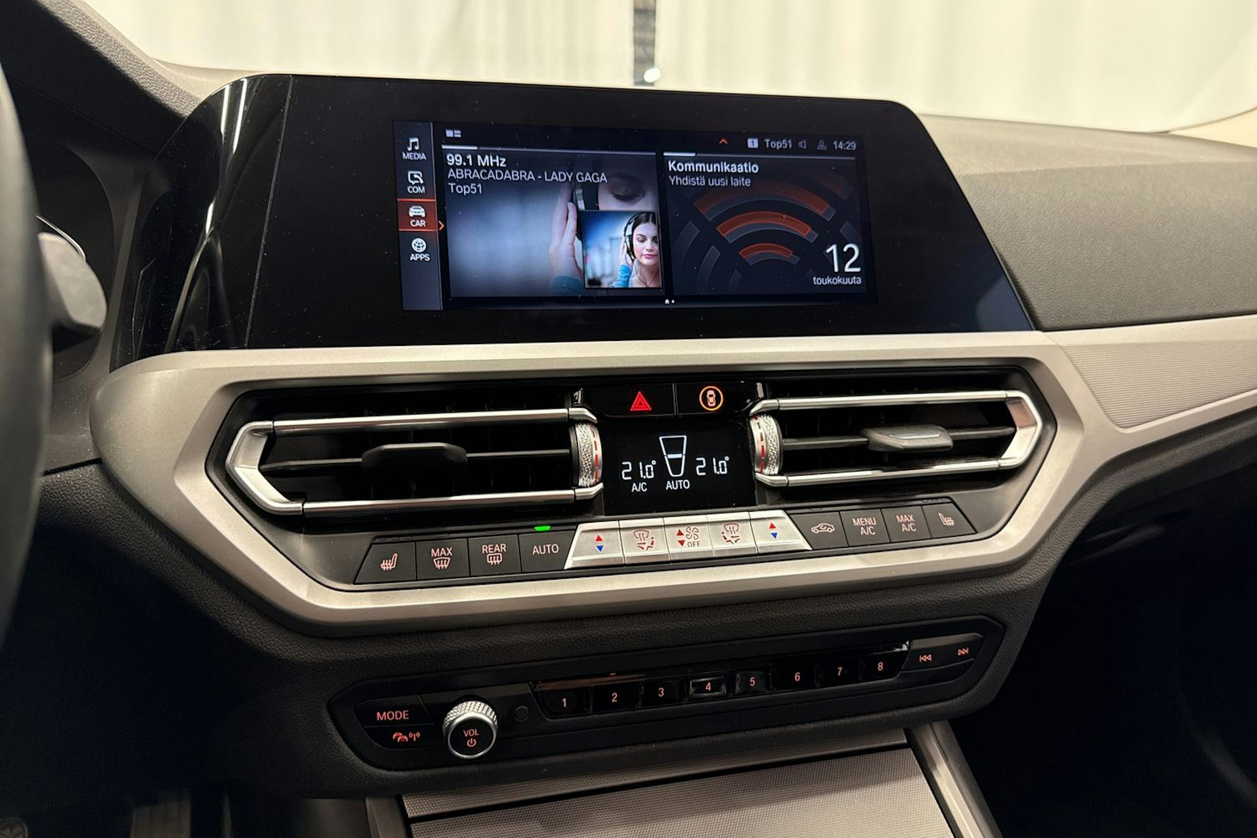 valkoinen BMW 320 2021 kuva 23.