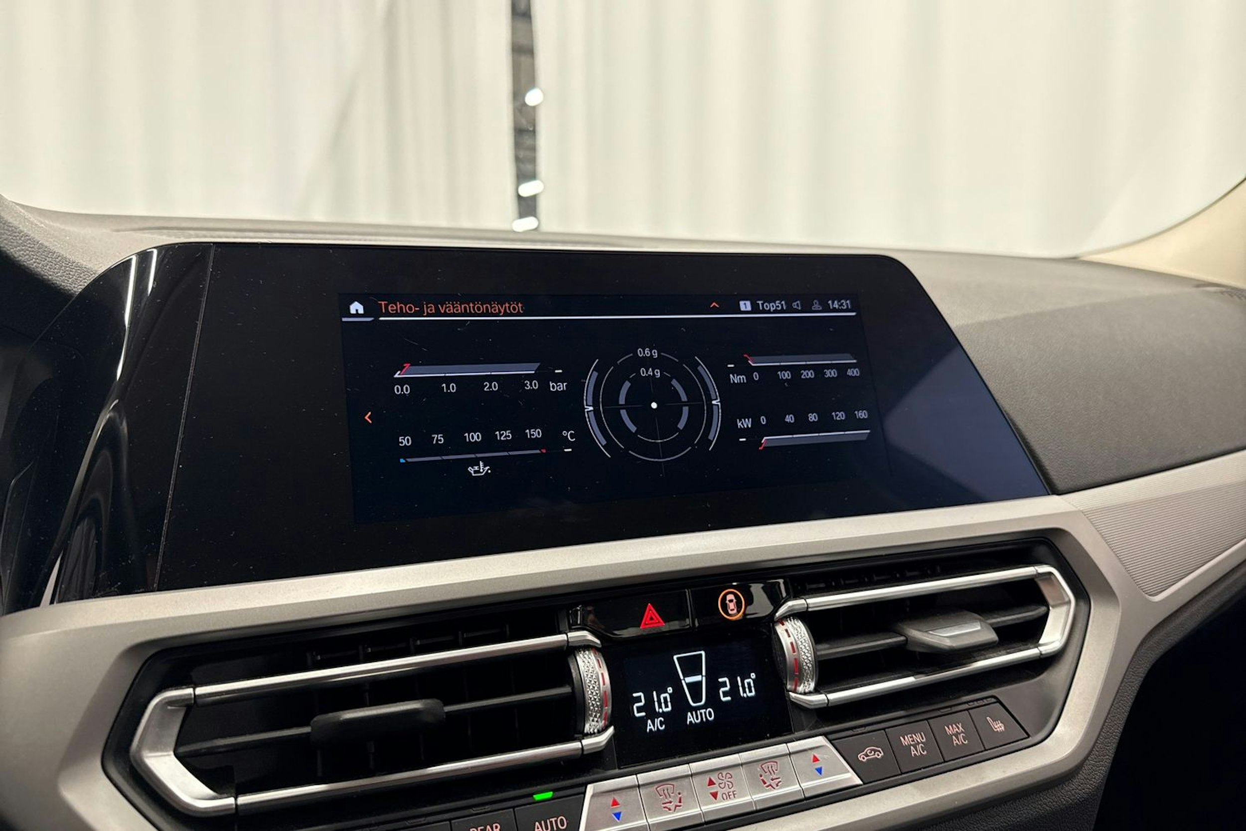 valkoinen BMW 320 2021 kuva 29.