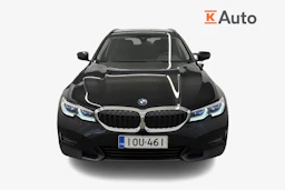 musta BMW 320 2021 kuva 4.