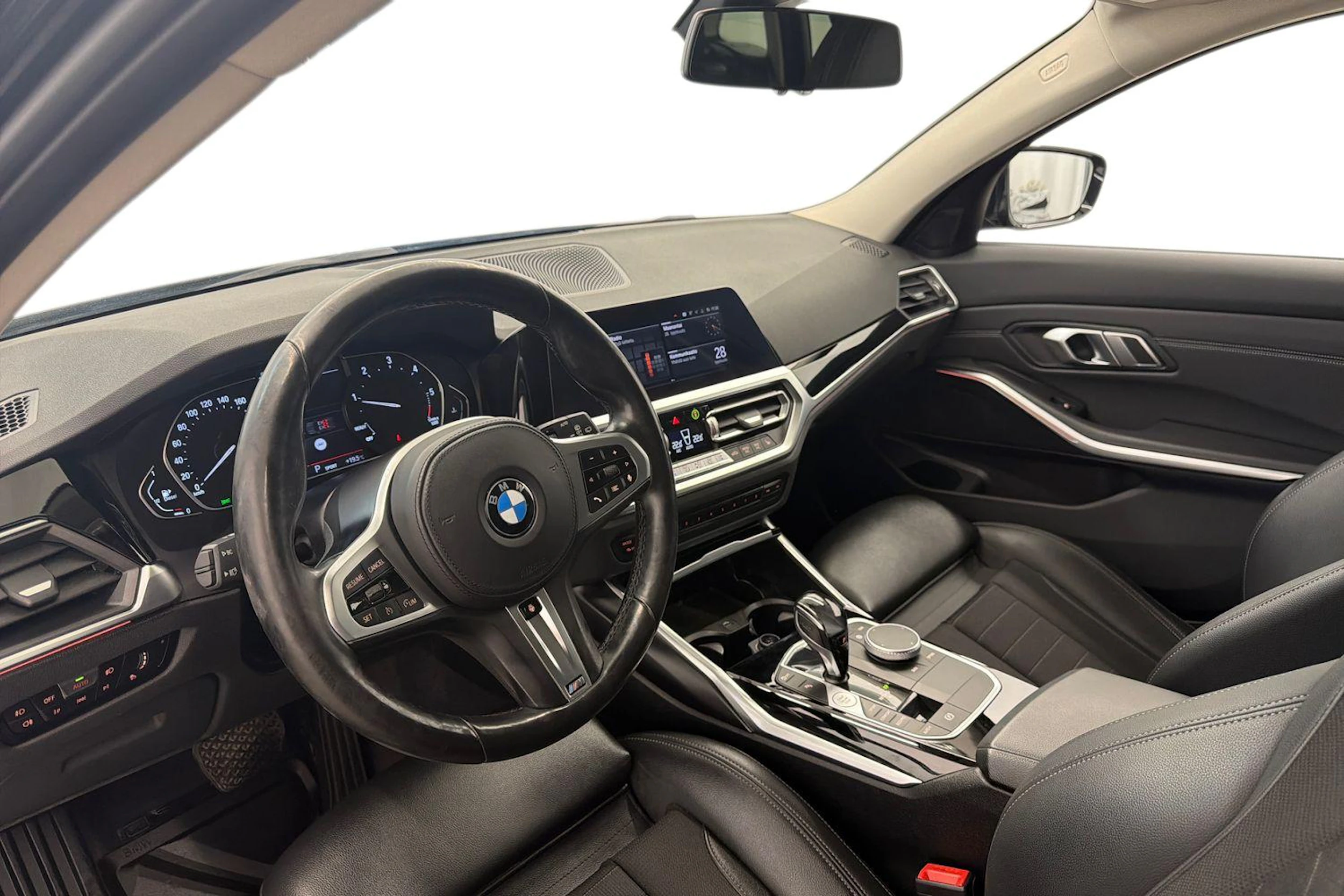 musta BMW 320 2021 kuva 6.
