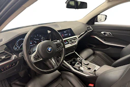 musta BMW 320 2021 kuva 6.