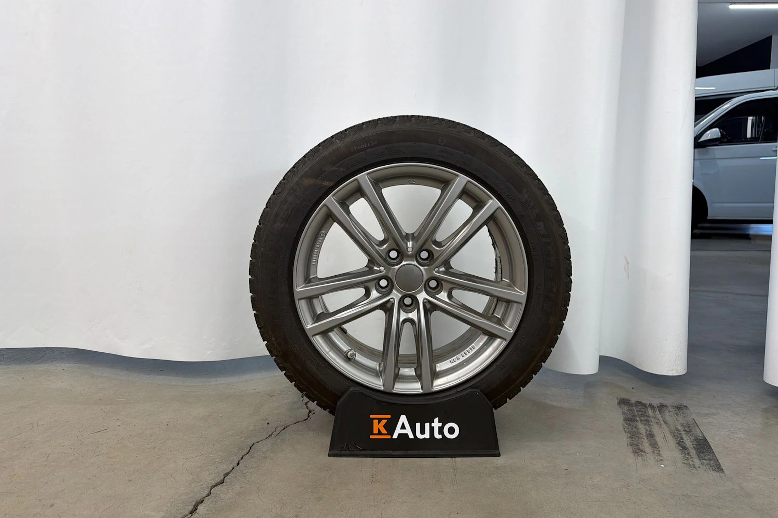 musta BMW 320 2021 kuva 11.