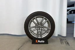 musta BMW 320 2021 kuva 11.