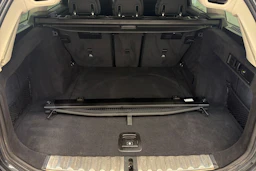 musta BMW 320 2021 kuva 13.
