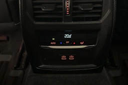 musta BMW 320 2021 kuva 16.