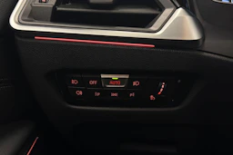 musta BMW 320 2021 kuva 19.