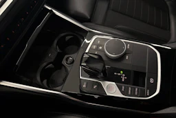 musta BMW 320 2021 kuva 23.