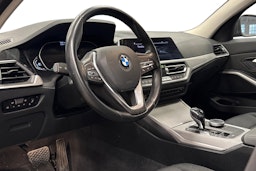 harmaa BMW 320 2021 kuva 3.