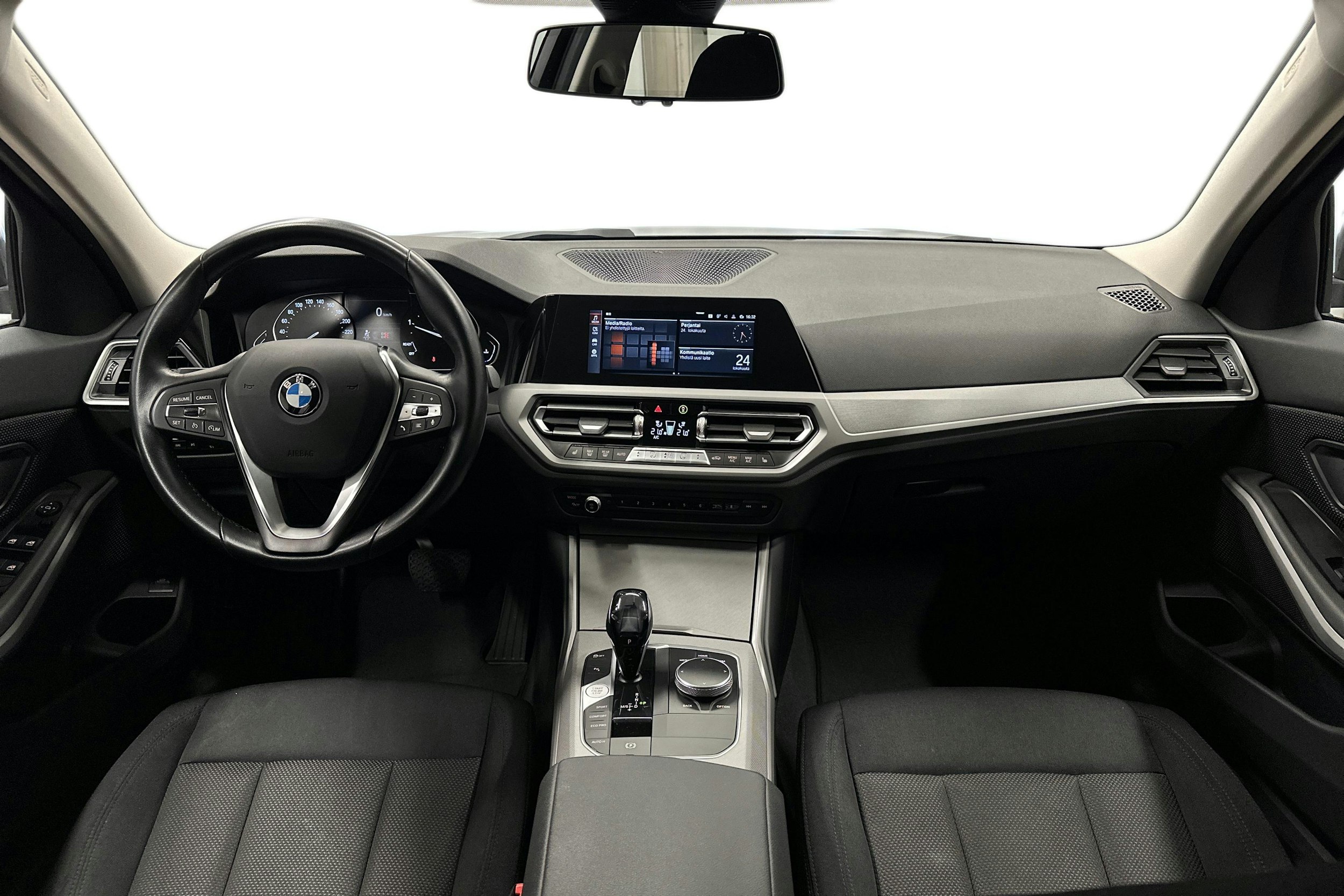 harmaa BMW 320 2021 kuva 9.