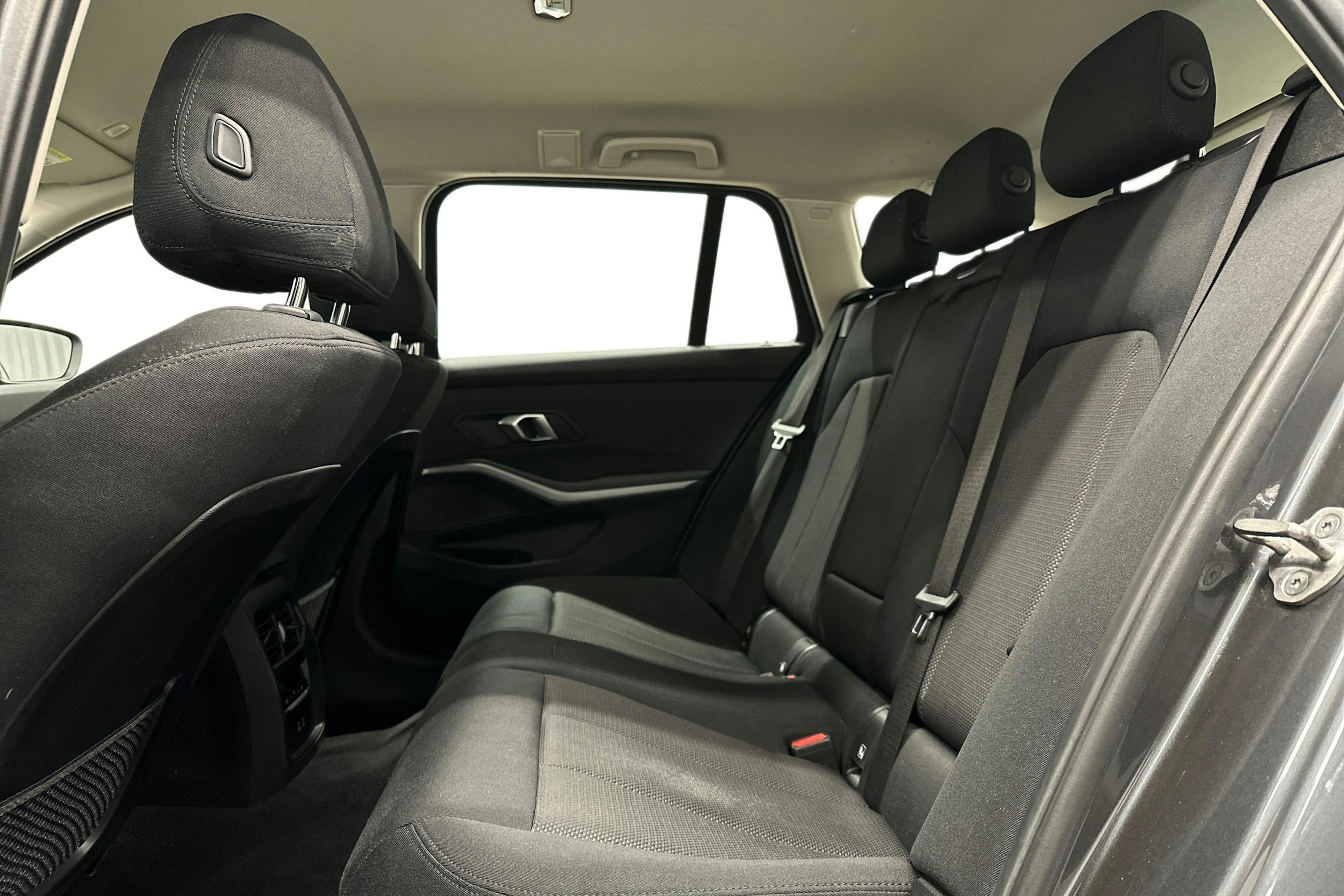 harmaa BMW 320 2021 kuva 10.