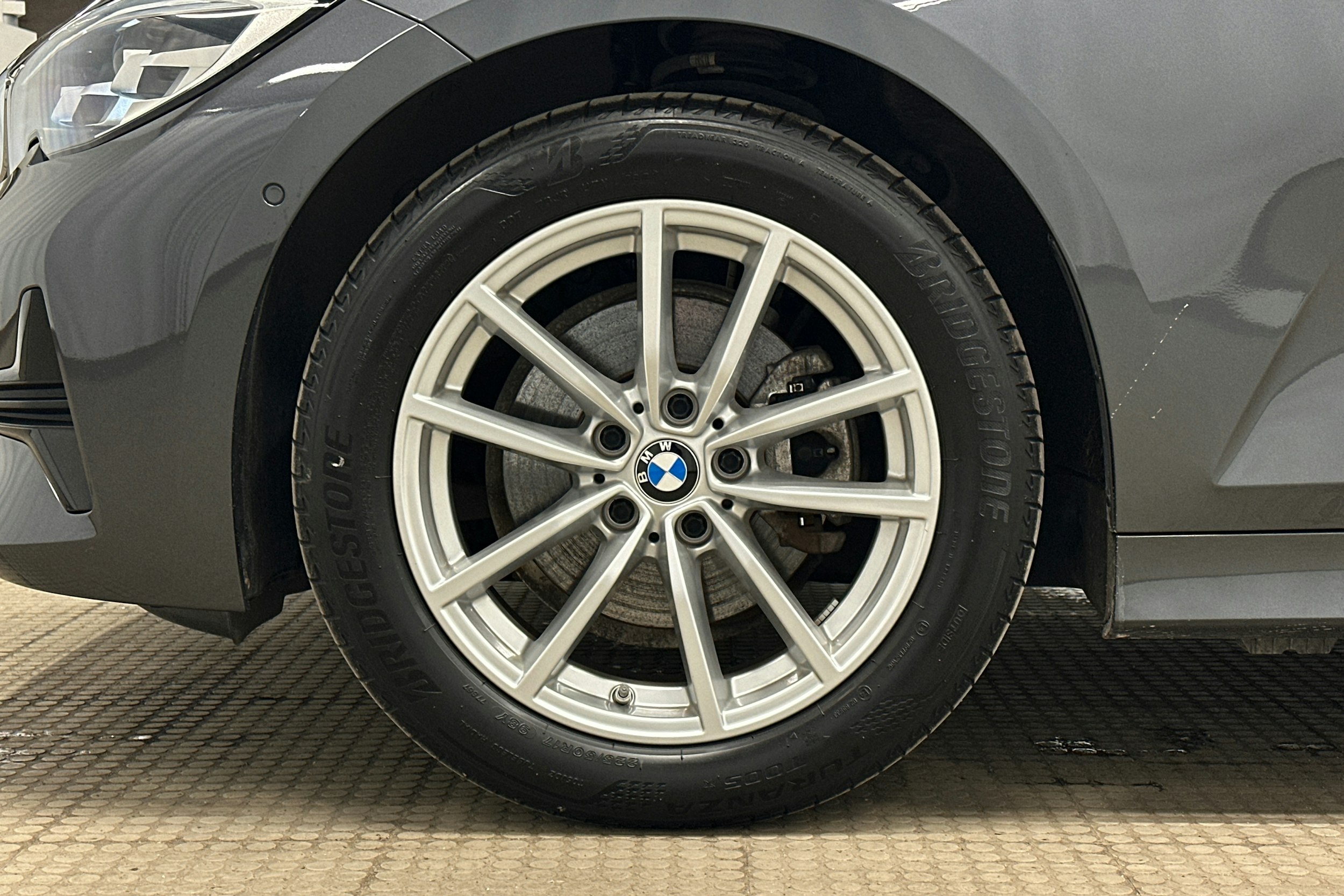 harmaa BMW 320 2021 kuva 11.