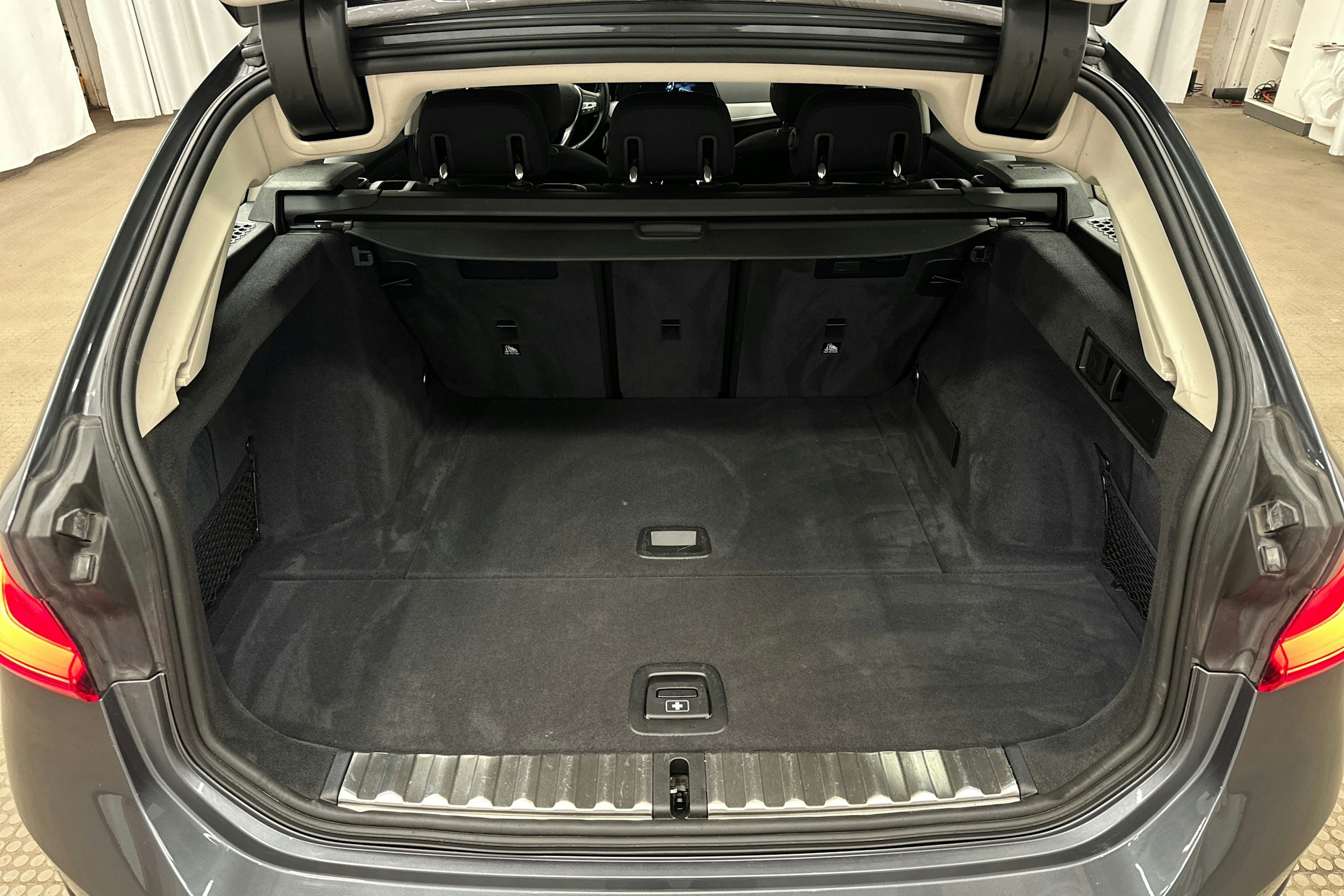 harmaa BMW 320 2021 kuva 14.