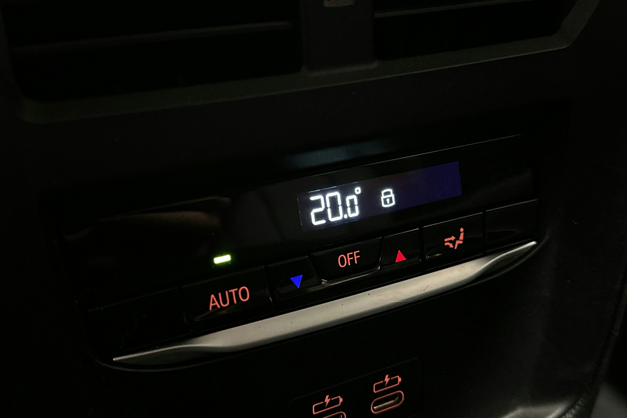 harmaa BMW 320 2021 kuva 16.