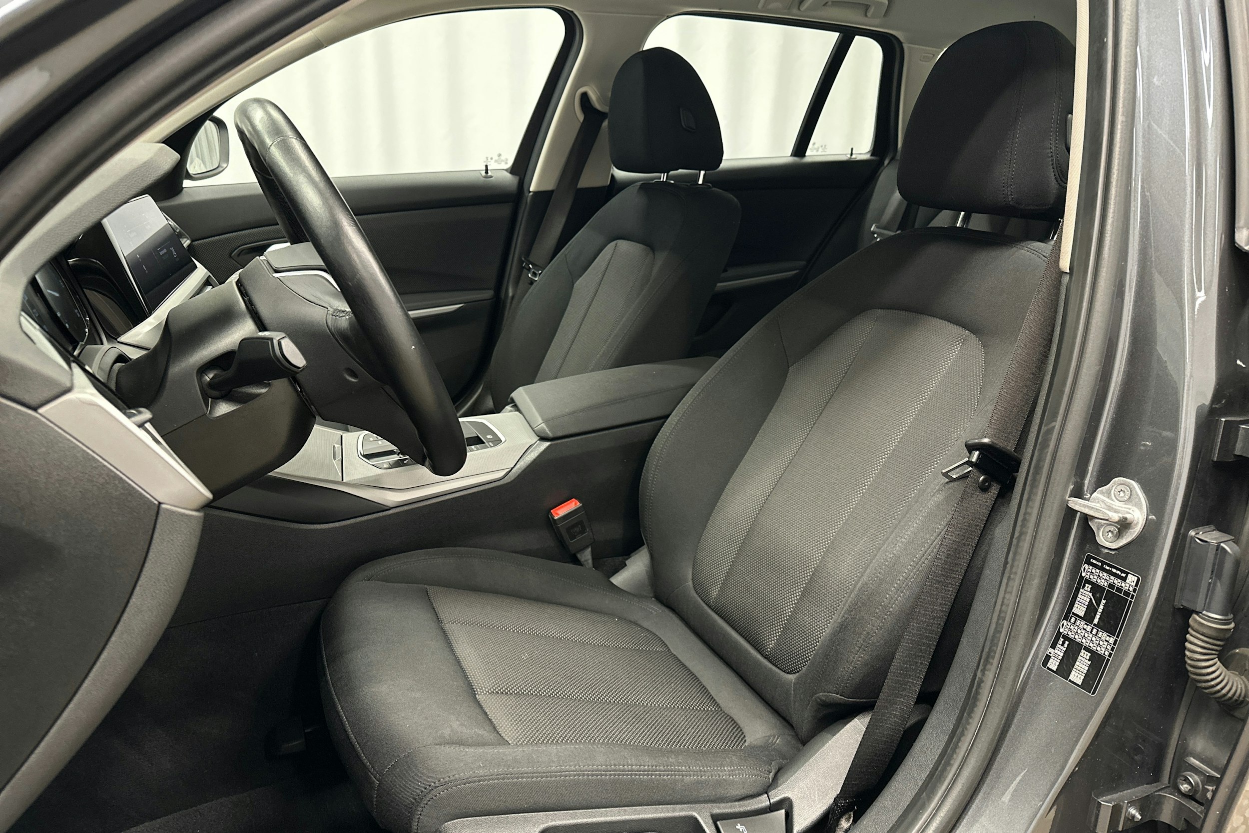 harmaa BMW 320 2021 kuva 17.