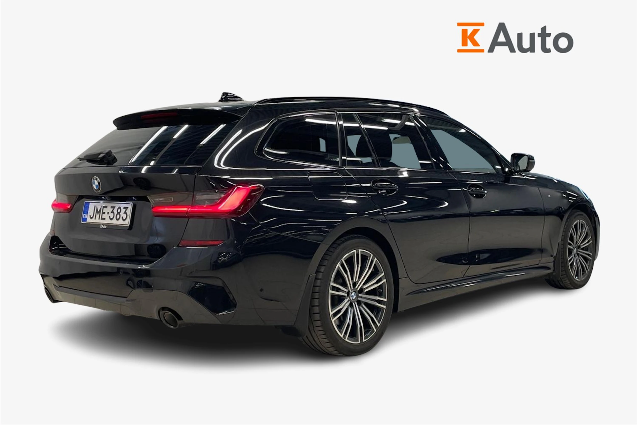 Musta BMW 320 2021 kuva 3.