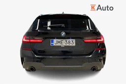 Musta BMW 320 2021 kuva 4.