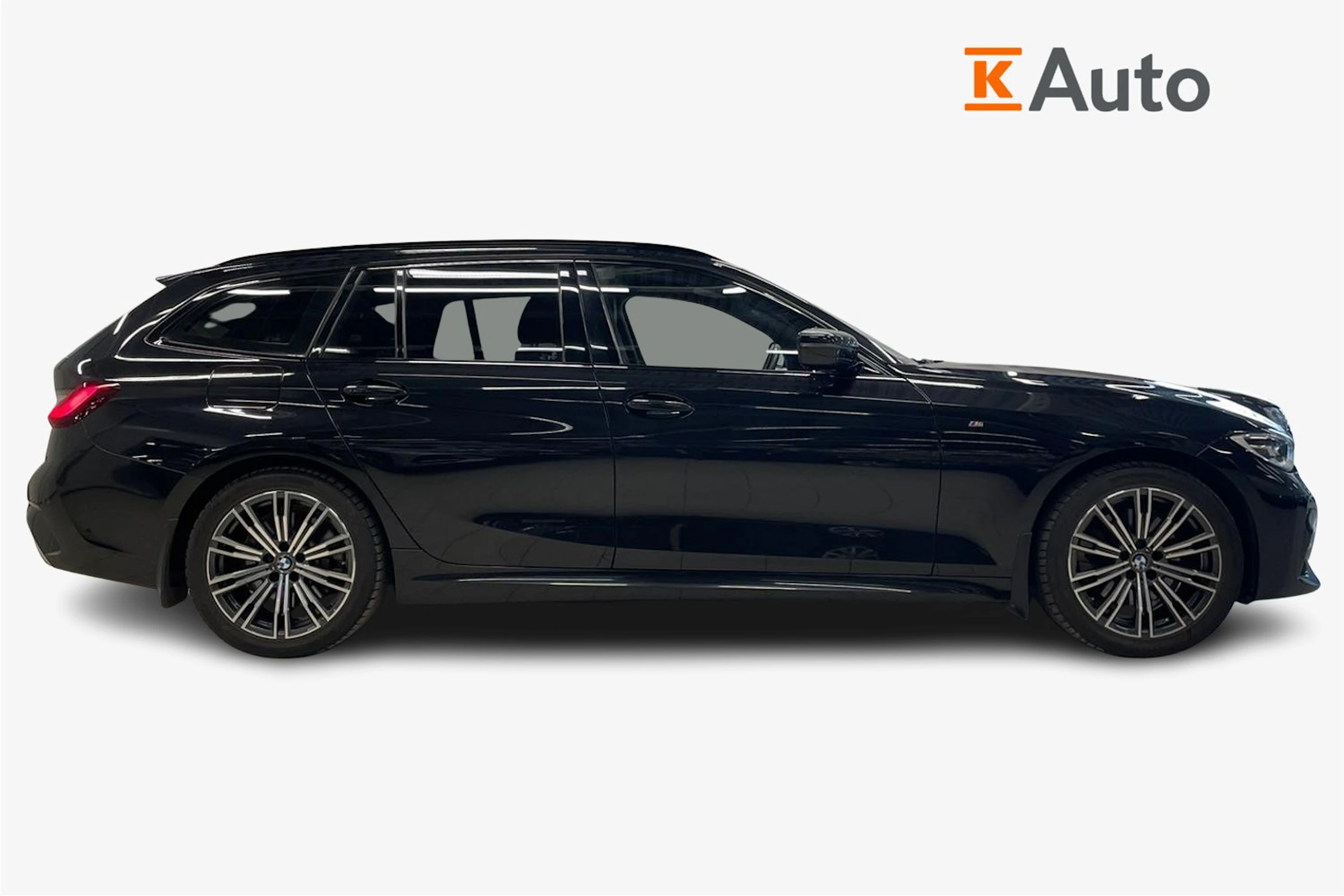 Musta BMW 320 2021 kuva 7.