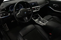 Musta BMW 320 2021 kuva 8.